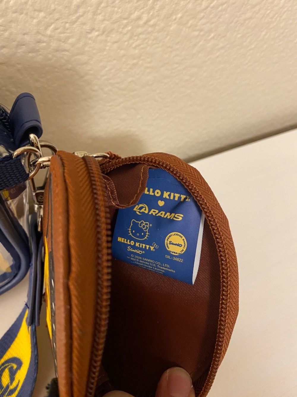 Hello Kitty x LA Rams Limited Edition Stadium Purse - Picture 5 of 8